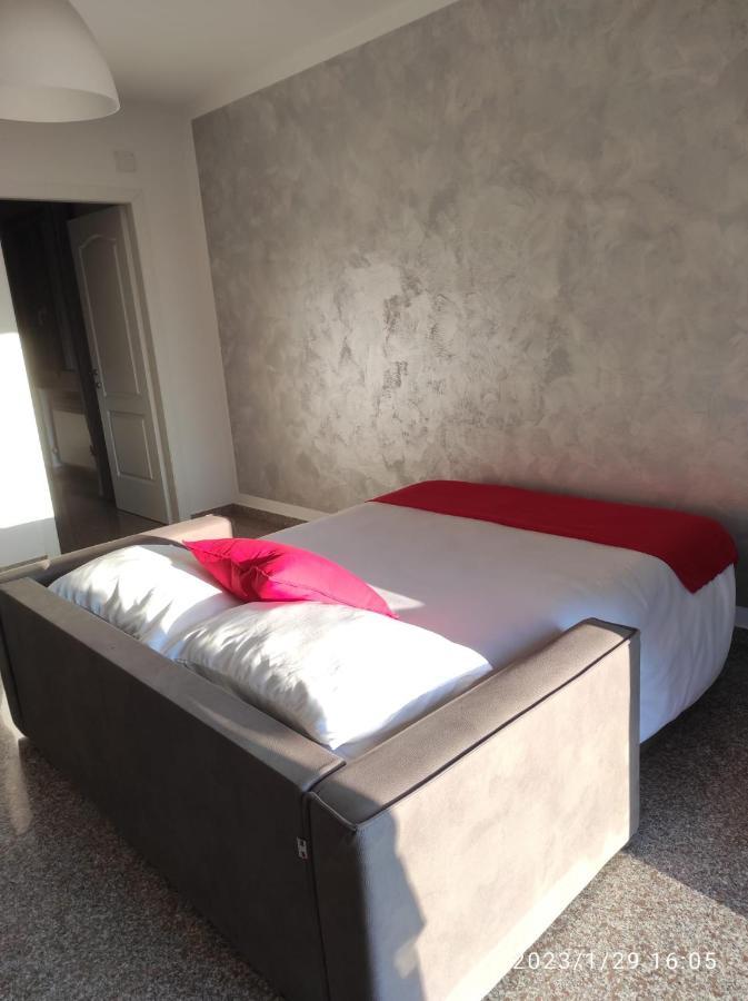 Red Tower Venice Apartment - 2 Mins From Vce Airport- Free Wifi เตสเซรา ภายนอก รูปภาพ