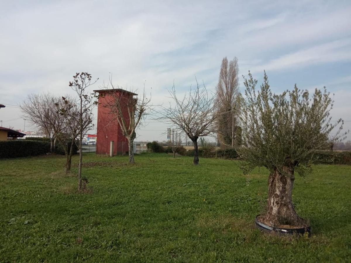 Red Tower Venice Apartment - 2 Mins From Vce Airport- Free Wifi เตสเซรา ภายนอก รูปภาพ